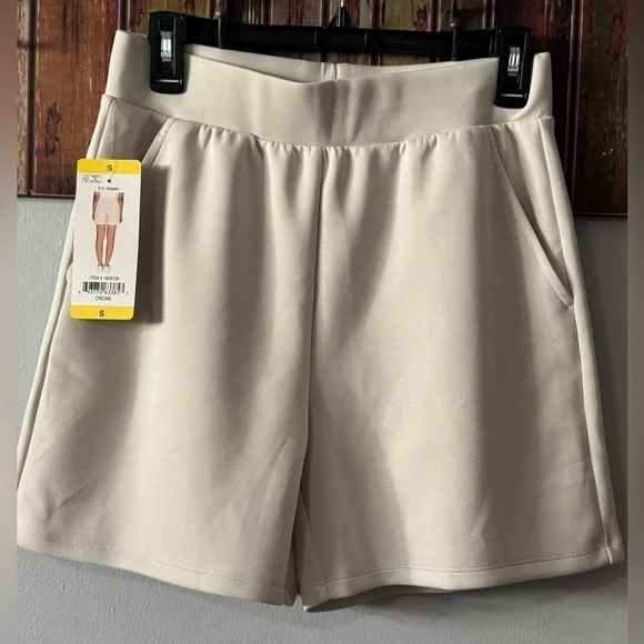 LazyPants Women's set Luxe Crewneck pull over  and shorts - Picture 8 of 9